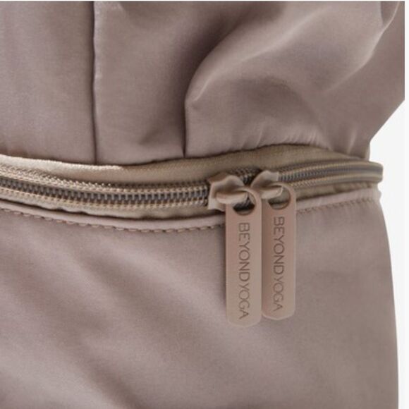Beyond Yoga Convertible Gym Bag – Taupe Gray Backpack Tote - Picture 6 of 11